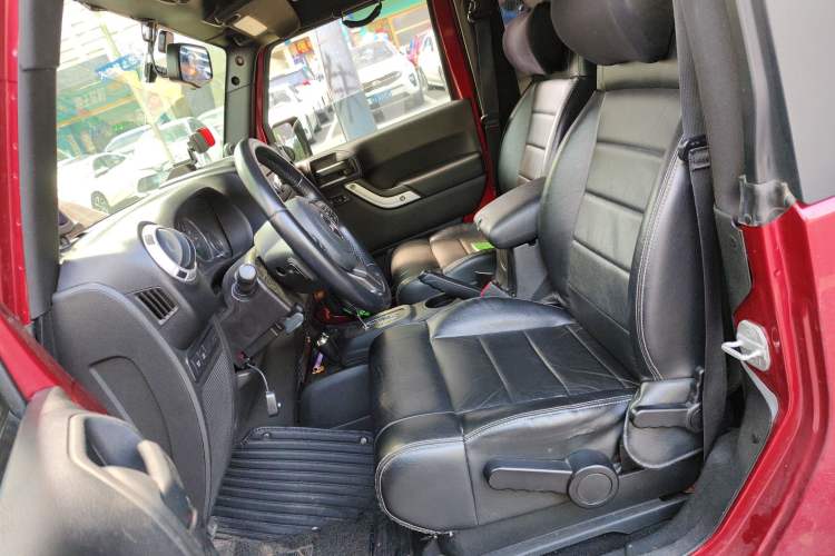 Used Jeep Wrangler 2012 3.6L Rubicon two-door model Left Front Seat