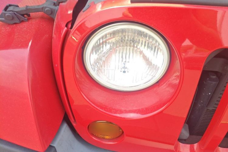 Used Jeep Wrangler 2012 3.6L Sahara two-door version Right Front Headlight
