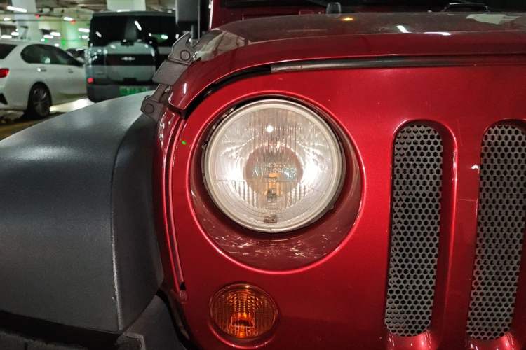 Used Jeep Wrangler 2012 3.6L Rubicon two-door model Right Front Headlight
