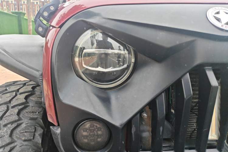 Used Jeep Wrangler 2012 3.6L Sahara Four-Door Edition Right Front Headlight