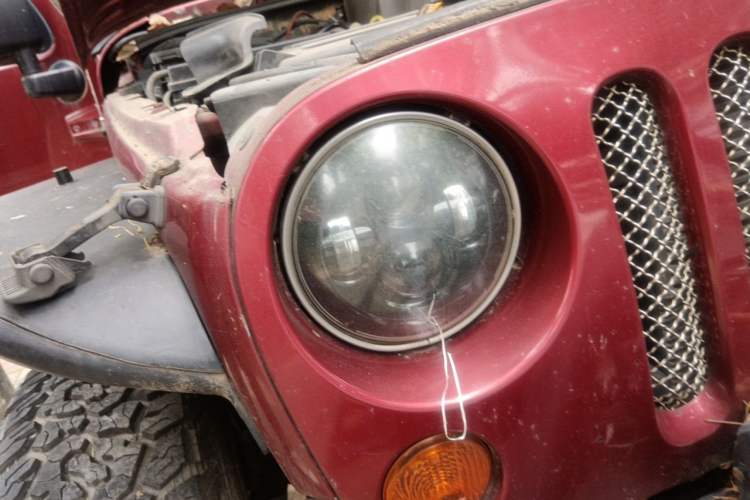 Used Jeep Wrangler 2012 3.6L Rubicon two-door model Right Front Headlight