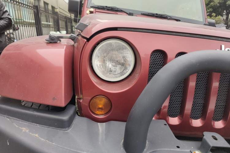 Used Jeep Wrangler 2012 3.6L Sahara Four-Door Edition Right Front Headlight