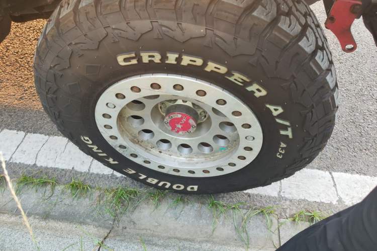 Used Jeep Wrangler 2012 3.6L Rubicon Four-Door Edition Right Front Wheel Hub