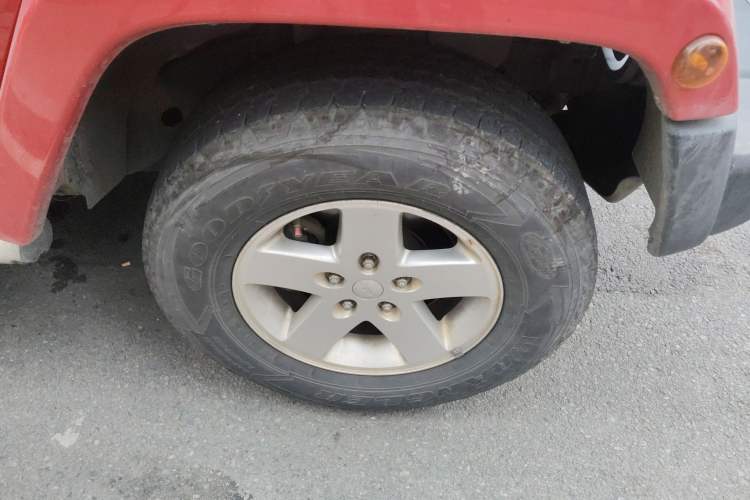 Used Jeep Wrangler 2012 3.6L Sahara Four-Door Edition Right Front Wheel Hub