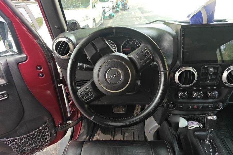 Used Jeep Wrangler 2012 3.6L Sahara Four-Door Edition Steering Wheel
