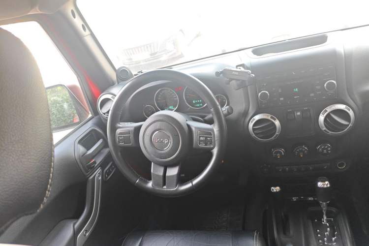 Used Jeep Wrangler 2012 3.6L Sahara two-door version Steering Wheel