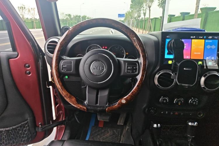 Used Jeep Wrangler 2012 3.6L Sahara Four-Door Edition Steering Wheel