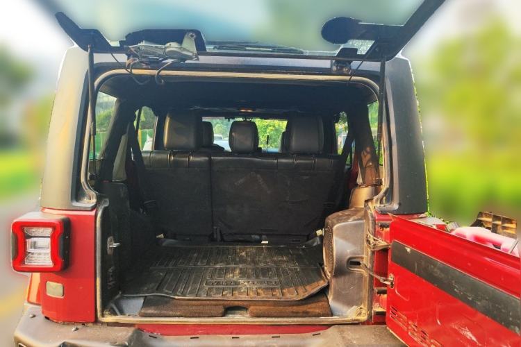 Used Jeep Wrangler 2012 3.6L Rubicon Four-Door Edition Trunk