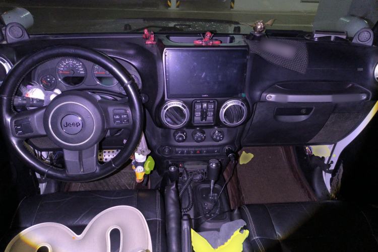 Used Jeep Wrangler 2012 3.6L Rubicon Four-Door Edition Center Console