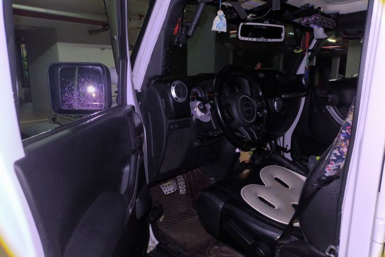 Used Jeep Wrangler 2012 3.6L Rubicon Four-Door Edition Driver Seat