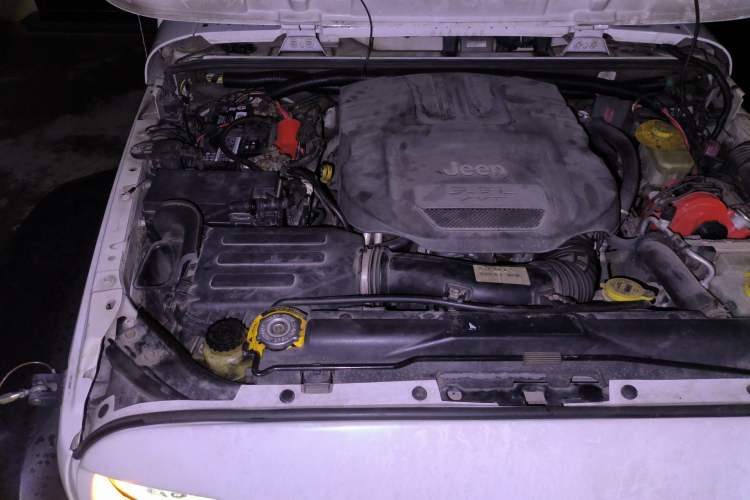 Used Jeep Wrangler 2012 3.6L Rubicon Four-Door Edition Engine Bay Right