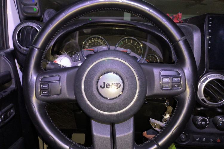 Used Jeep Wrangler 2012 3.6L Rubicon Four-Door Edition Steering Wheel