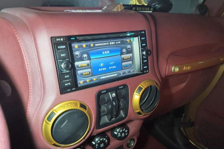 Used Jeep Wrangler 2012 3.6L Sahara Four-Door Edition Audio And AC Panel