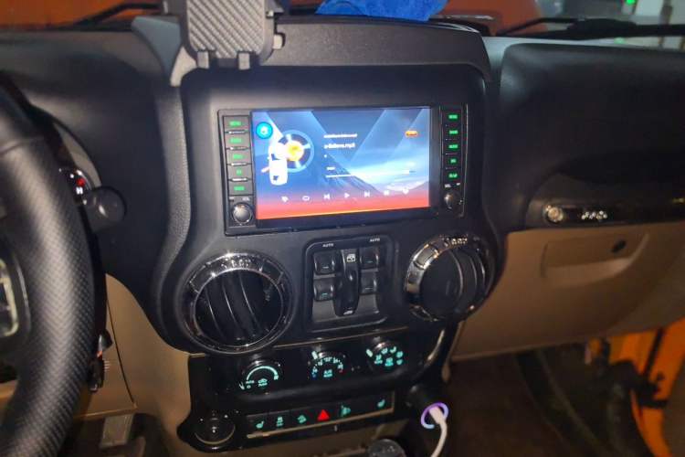 Used Jeep Wrangler 2012 3.6L Sahara Four-Door Edition Audio And AC Panel