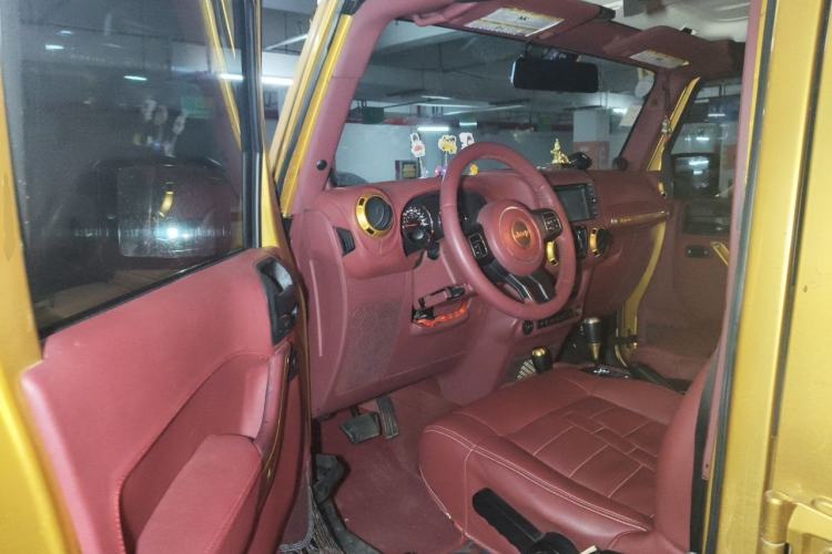 Used Jeep Wrangler 2012 3.6L Sahara Four-Door Edition Driver Seat
