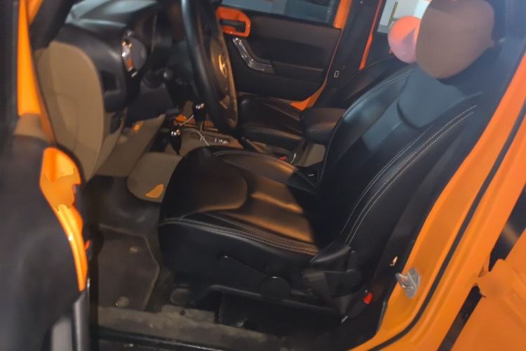 Used Jeep Wrangler 2012 3.6L Sahara Four-Door Edition Driver Seat