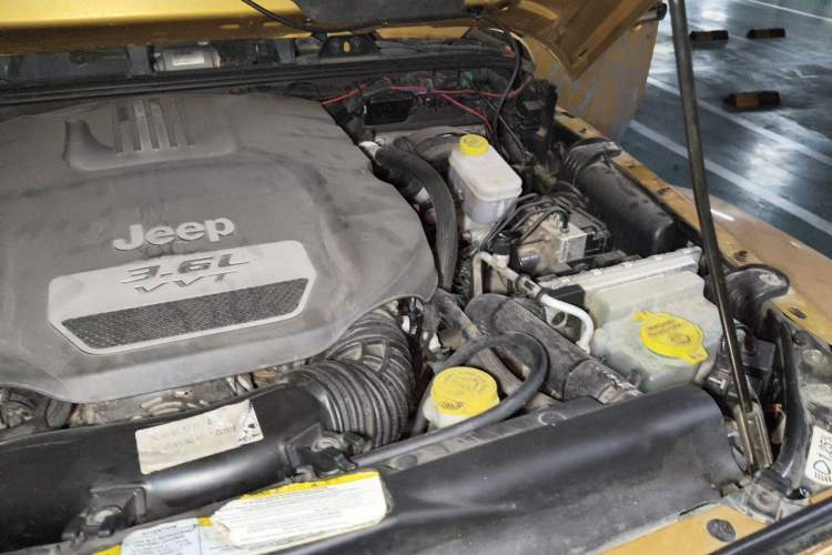 Used Jeep Wrangler 2012 3.6L Sahara Four-Door Edition Engine Bay Left