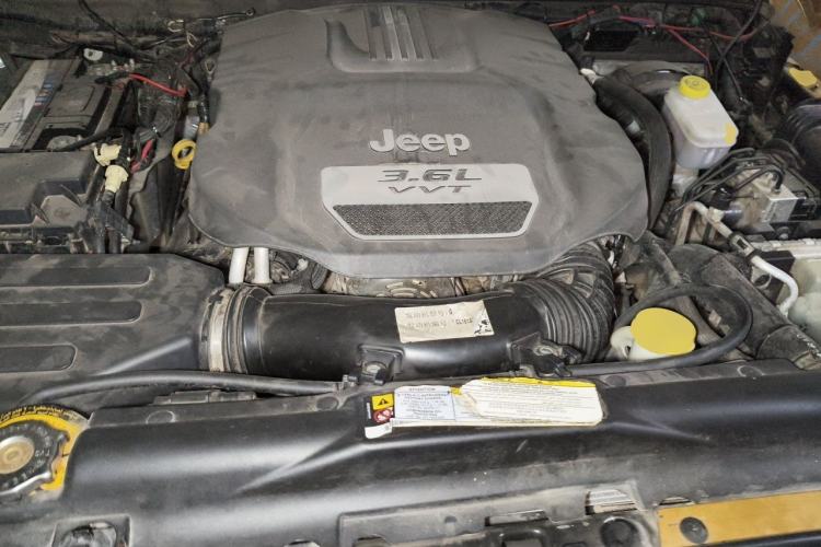 Used Jeep Wrangler 2012 3.6L Sahara Four-Door Edition Engine Bay