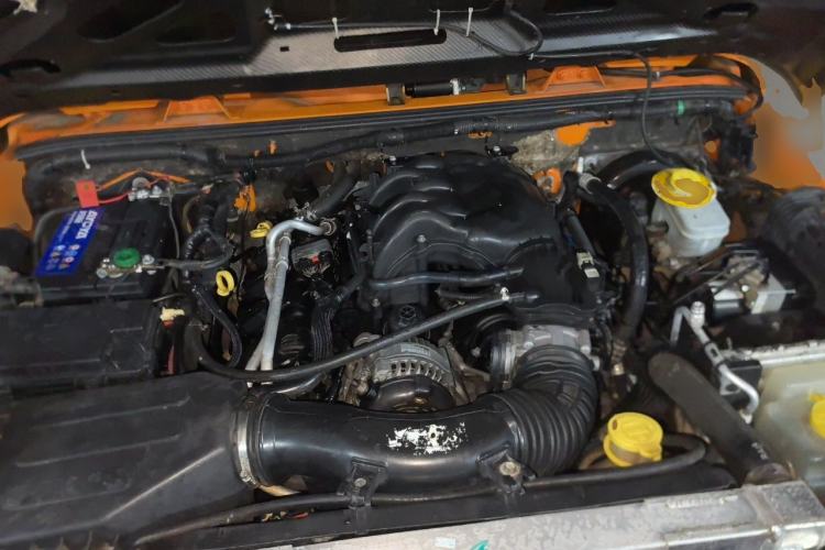 Used Jeep Wrangler 2012 3.6L Sahara Four-Door Edition Engine Bay