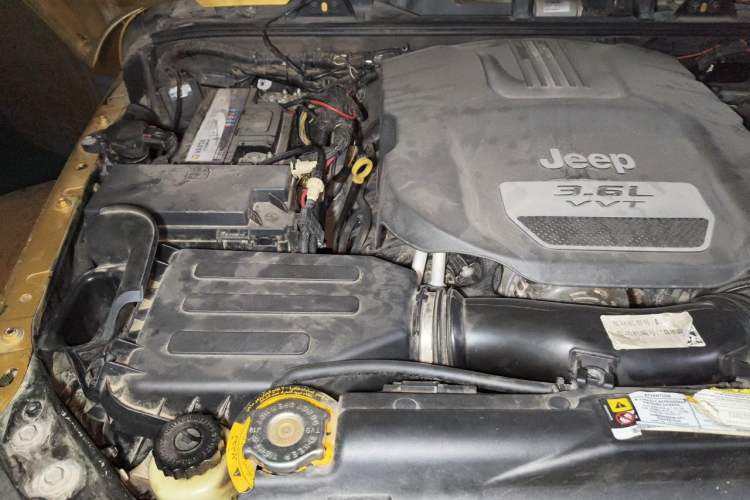 Used Jeep Wrangler 2012 3.6L Sahara Four-Door Edition Engine Bay Right