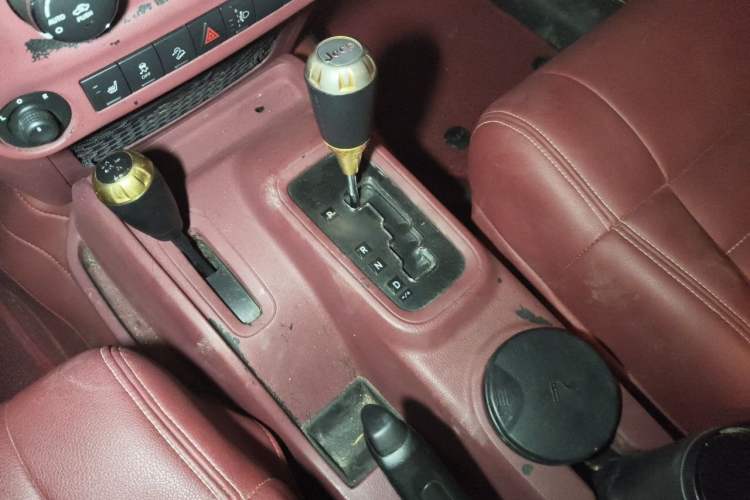 Used Jeep Wrangler 2012 3.6L Sahara Four-Door Edition Gear Lever