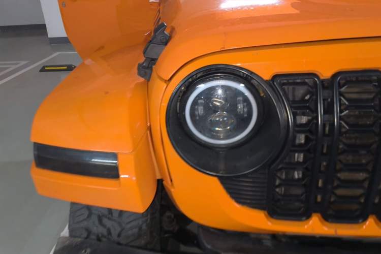 Used Jeep Wrangler 2012 3.6L Sahara Four-Door Edition Right Front Headlight