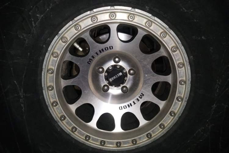 Used Jeep Wrangler 2012 3.6L Sahara Four-Door Edition Right Front Wheel Hub