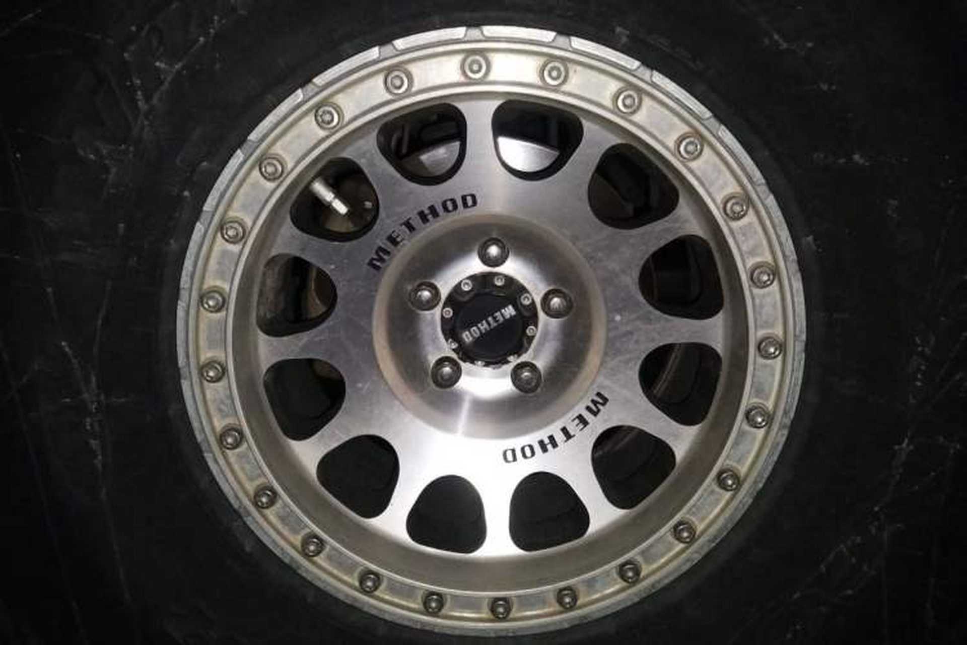 Used Jeep Wrangler 2012 3.6L Sahara Four-Door Edition Right Front Wheel Hub