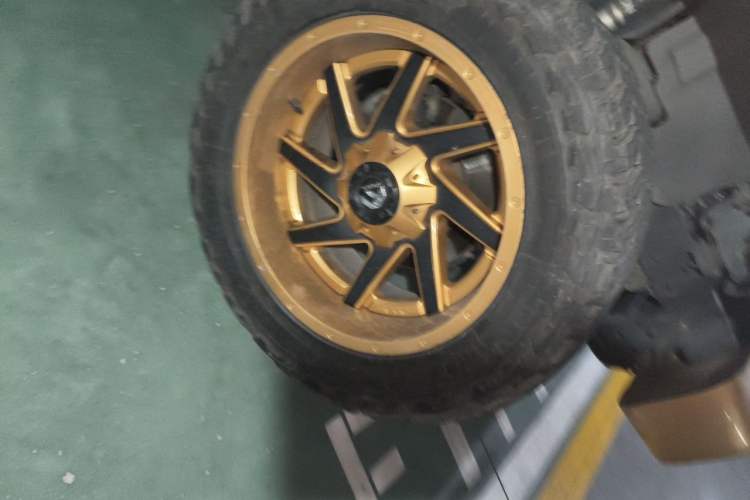 Used Jeep Wrangler 2012 3.6L Sahara Four-Door Edition Right Front Wheel Hub