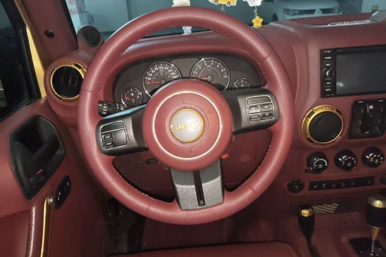 Used Jeep Wrangler 2012 3.6L Sahara Four-Door Edition Steering Wheel