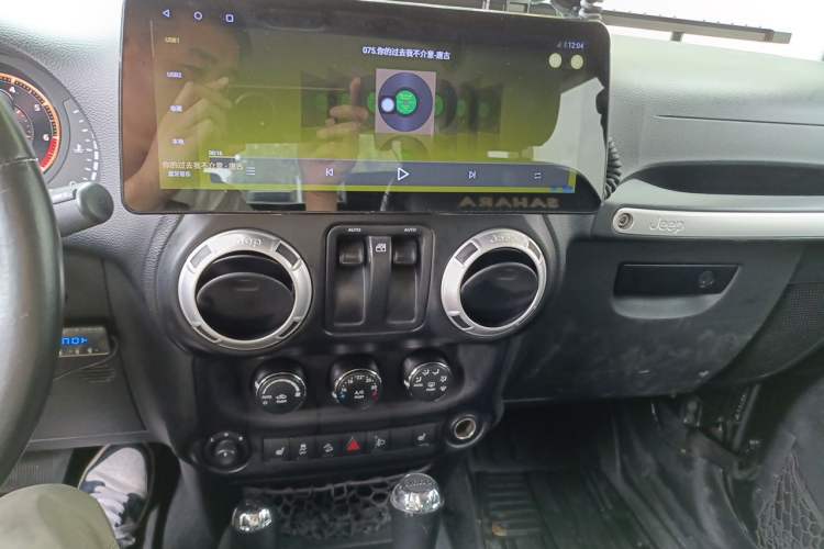 Used Jeep Wrangler 2013 3.6L Sahara two-door model Audio And AC Panel