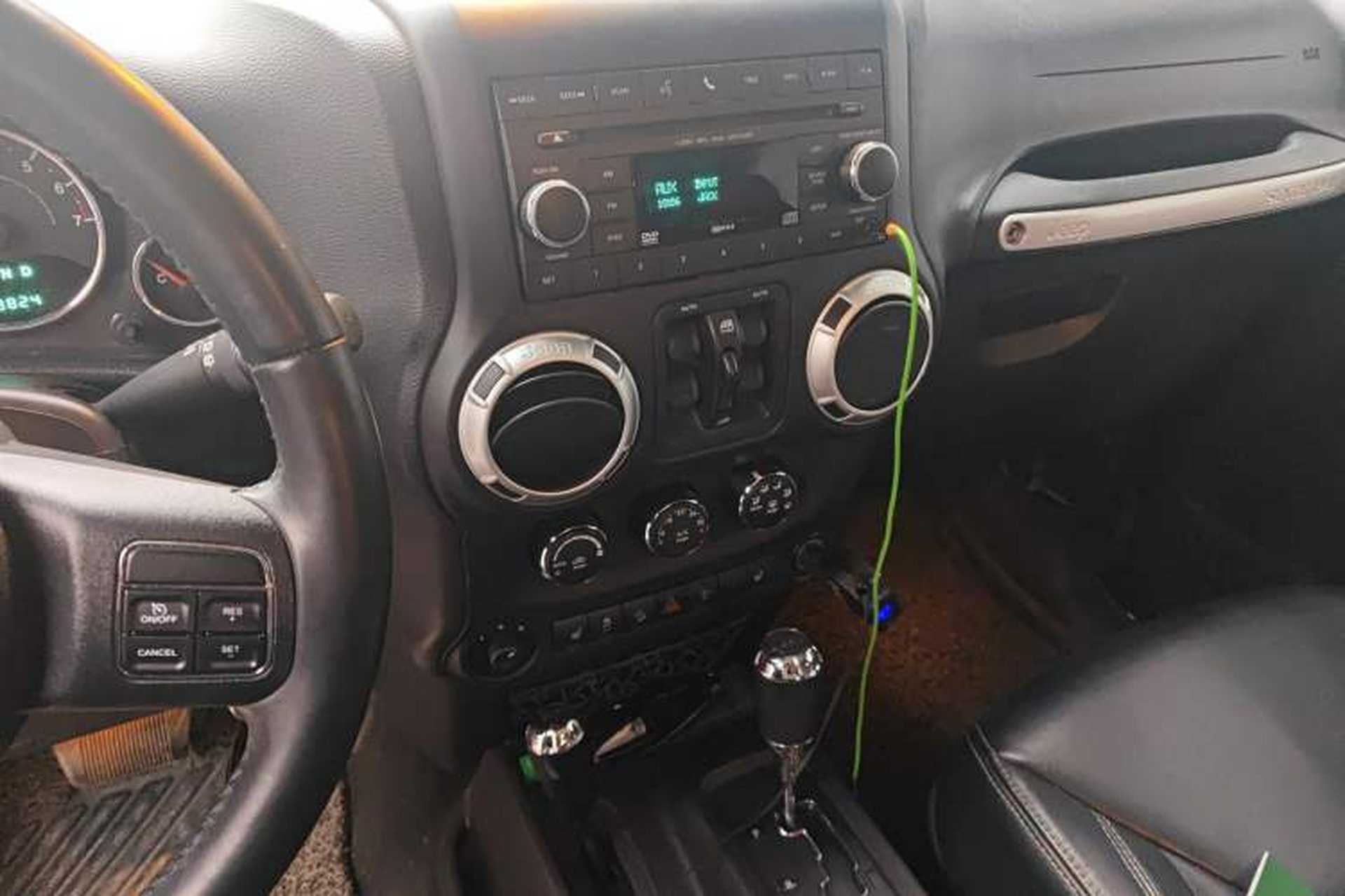 Used Jeep Wrangler 2013 3.6L Sahara Four-Door Edition Audio And AC Panel