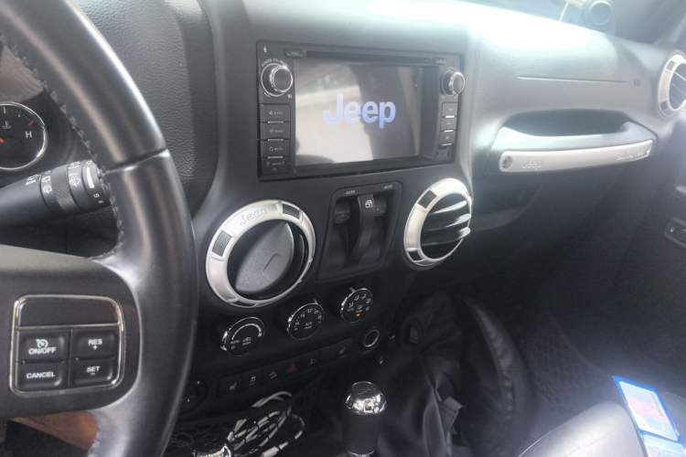 Used Jeep Wrangler 2013 3.6L Sahara two-door model Audio And AC Panel