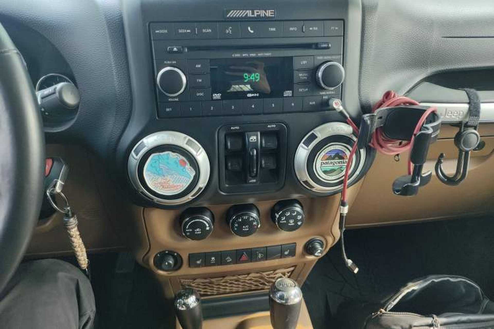 Used Jeep Wrangler 2013 3.6L Sahara Four-Door Edition Audio And AC Panel