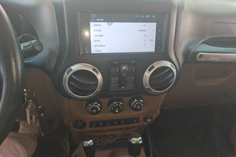 Used Jeep Wrangler 2013 3.6L Sahara Four-Door Edition Audio And AC Panel