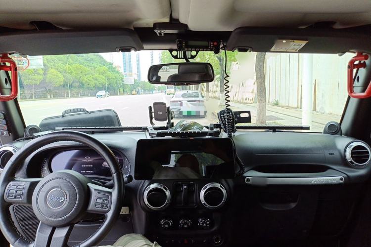 Used Jeep Wrangler 2013 3.6L Sahara two-door model Center Console
