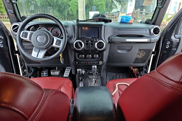 Used Jeep Wrangler 2013 3.6L Two-Door 10th Anniversary Edition Center Console