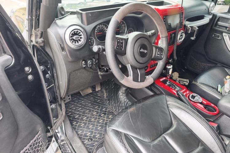 Used Jeep Wrangler 2013 3.6L Sahara two-door model Center Console