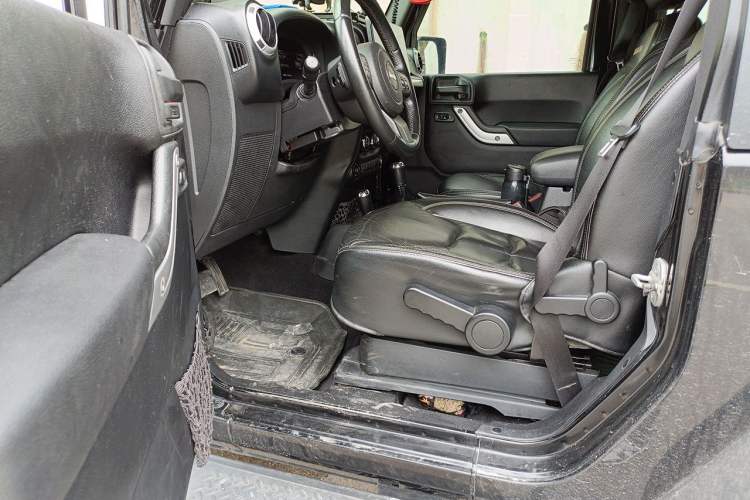 Used Jeep Wrangler 2013 3.6L Sahara two-door model Driver Seat