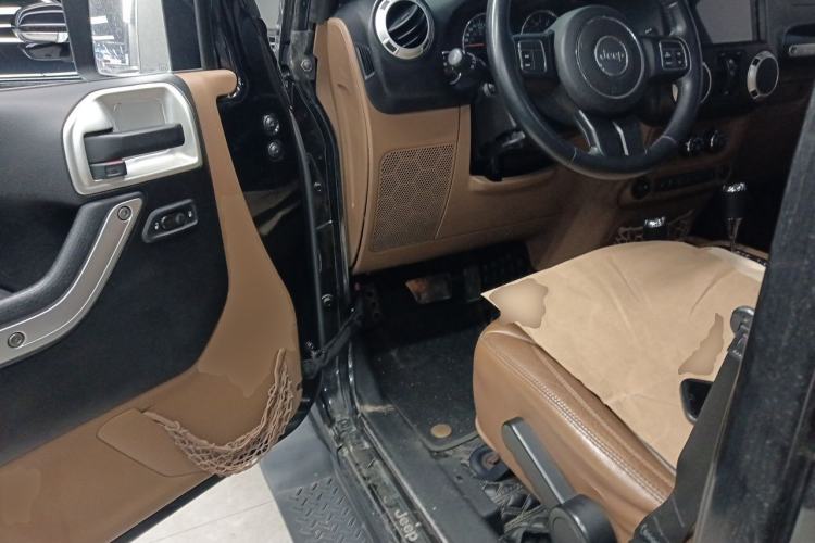 Used Jeep Wrangler 2013 3.6L Sahara Four-Door Edition Driver Seat