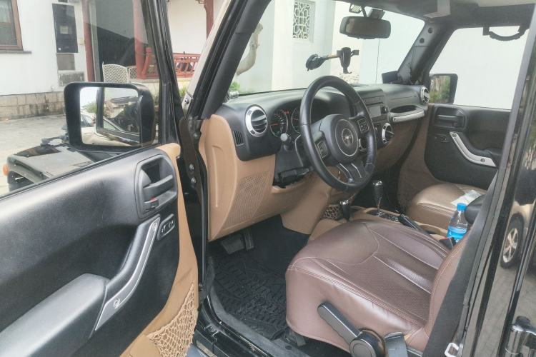 Used Jeep Wrangler 2013 3.6L Sahara Four-Door Edition Driver Seat