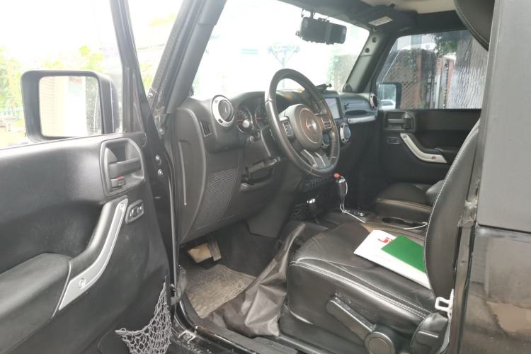 Used Jeep Wrangler 2013 3.6L Sahara two-door model Driver Seat
