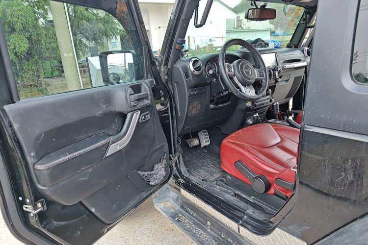 Used Jeep Wrangler 2013 3.6L Two-Door 10th Anniversary Edition Driver Seat