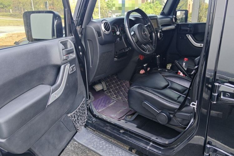 Used Jeep Wrangler 2013 3.6L Sahara Four-Door Edition Driver Seat