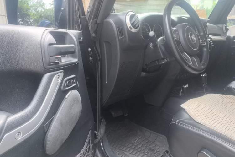 Used Jeep Wrangler 2013 3.6L Sahara two-door model Driver Seat