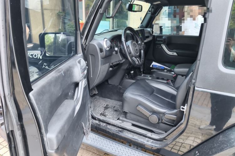 Used Jeep Wrangler 2013 3.6L Sahara two-door model Driver Seat