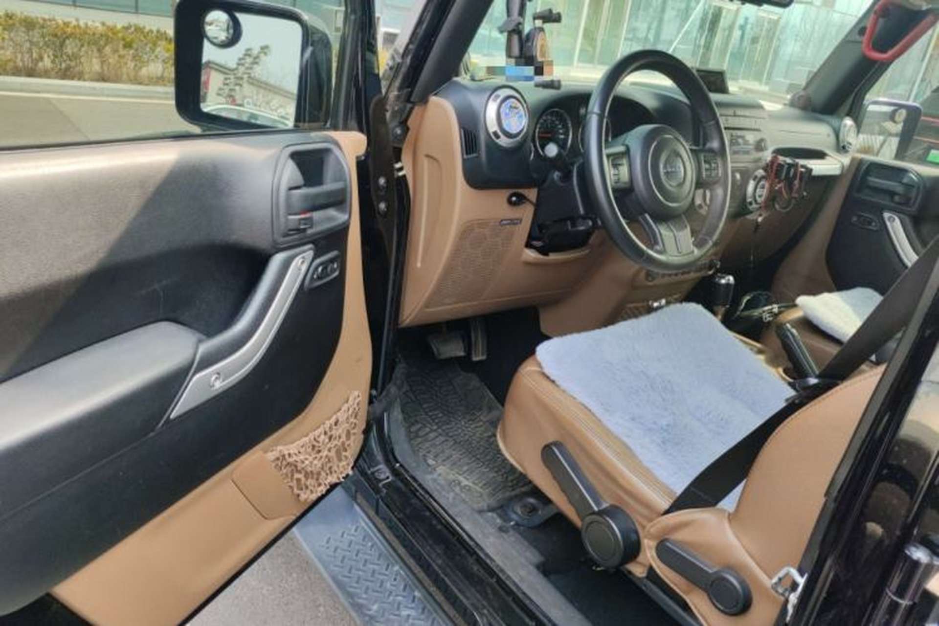 Used Jeep Wrangler 2013 3.6L Sahara Four-Door Edition Driver Seat