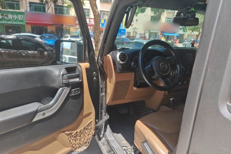 Used Jeep Wrangler 2013 3.6L Sahara Four-Door Edition Driver Seat