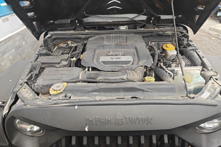 Used Jeep Wrangler 2013 3.6L Sahara Four-Door Edition Engine Bay