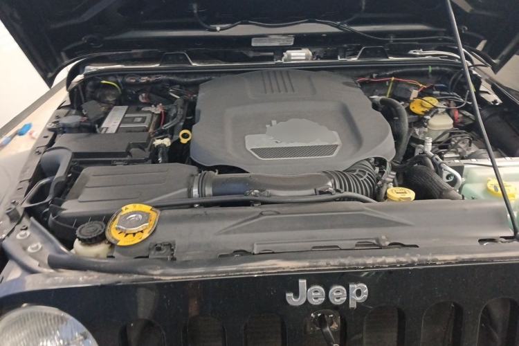 Used Jeep Wrangler 2013 3.6L Sahara Four-Door Edition Engine Bay
